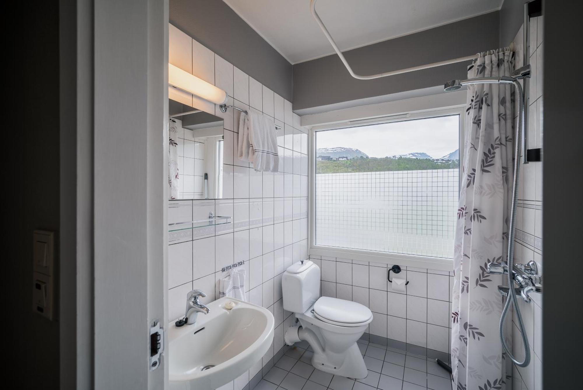 Gloppen Hotell - By Classic Norway Hotels 산다네 객실 사진